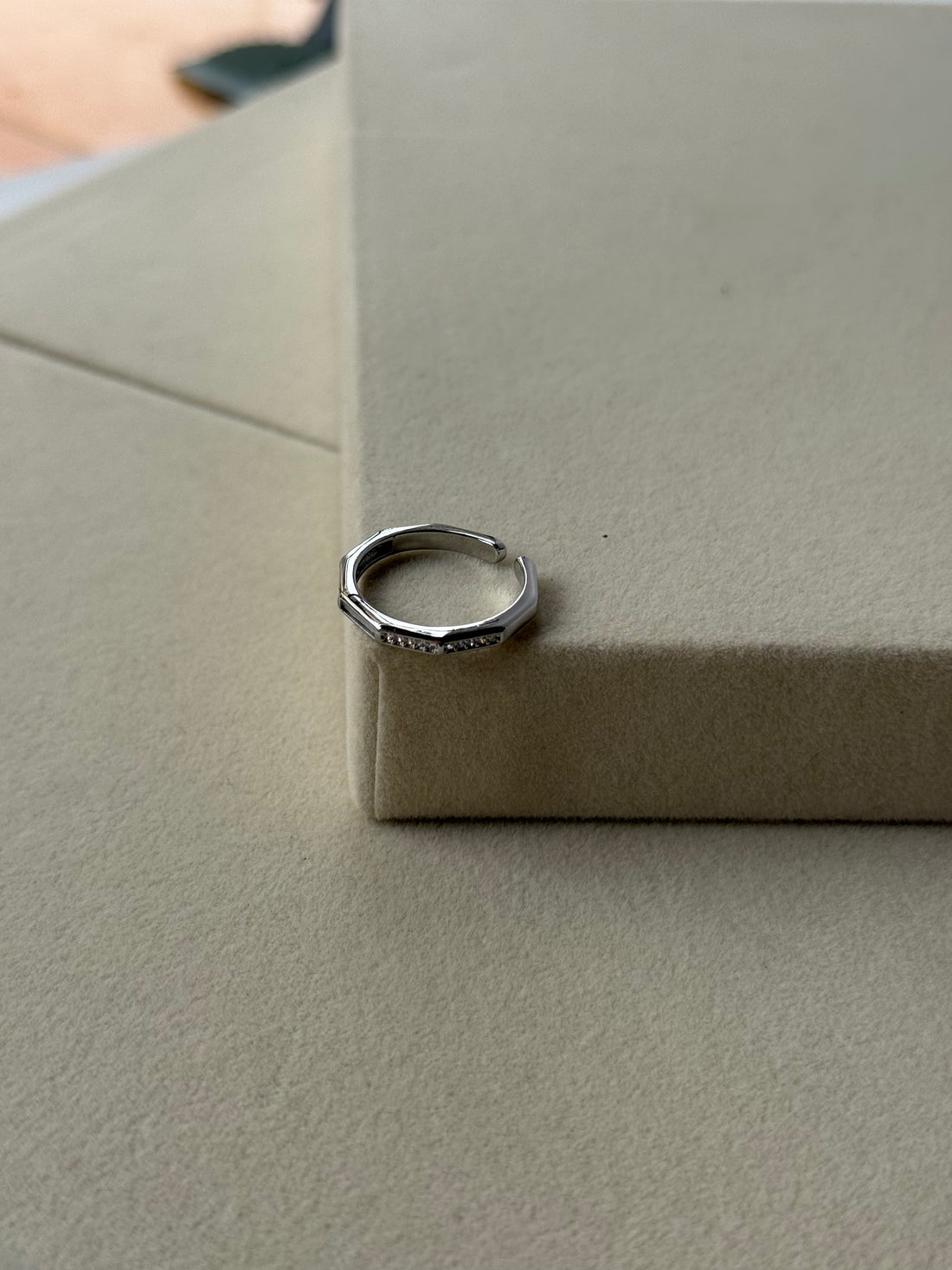 Hexora Ring