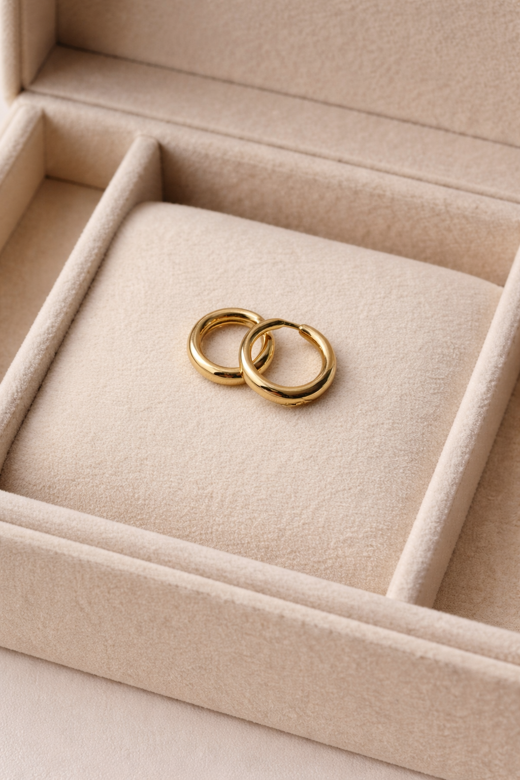 Classic Dome round stud hoops