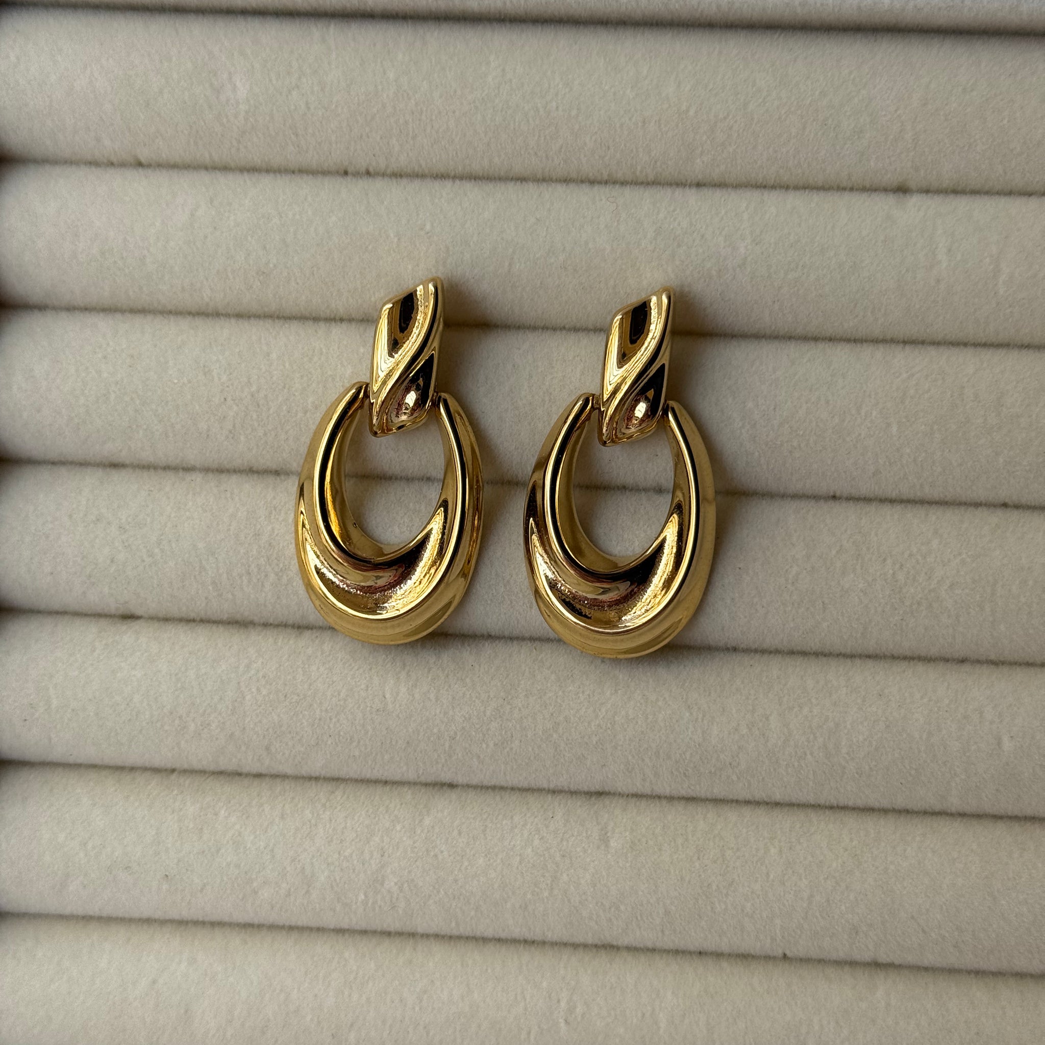 “Twist & Gleam” – Gold Loop Earrings