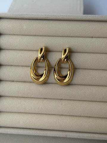 “Twist & Gleam” – Gold Loop Earrings