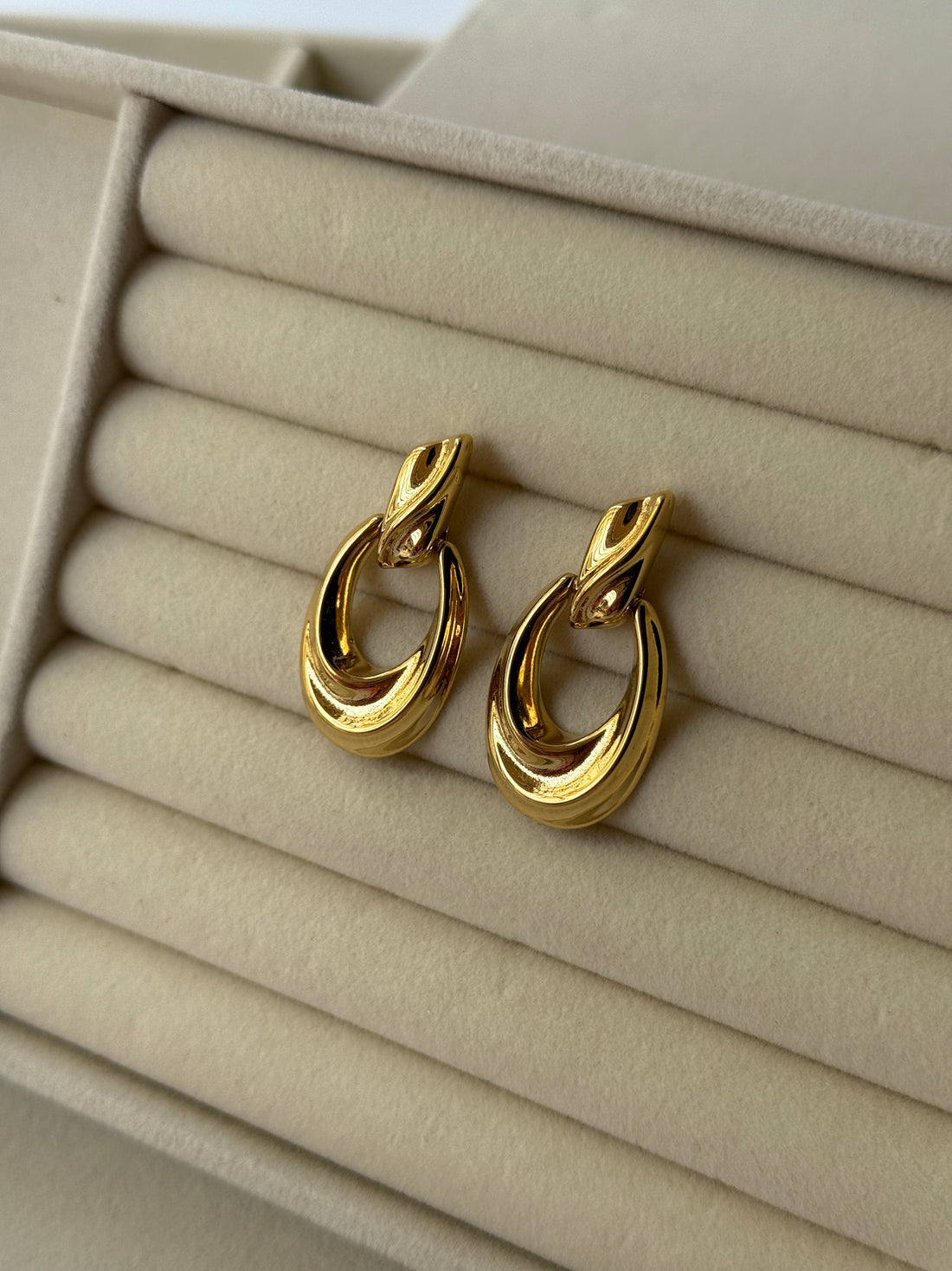 “Twist & Gleam” – Gold Loop Earrings