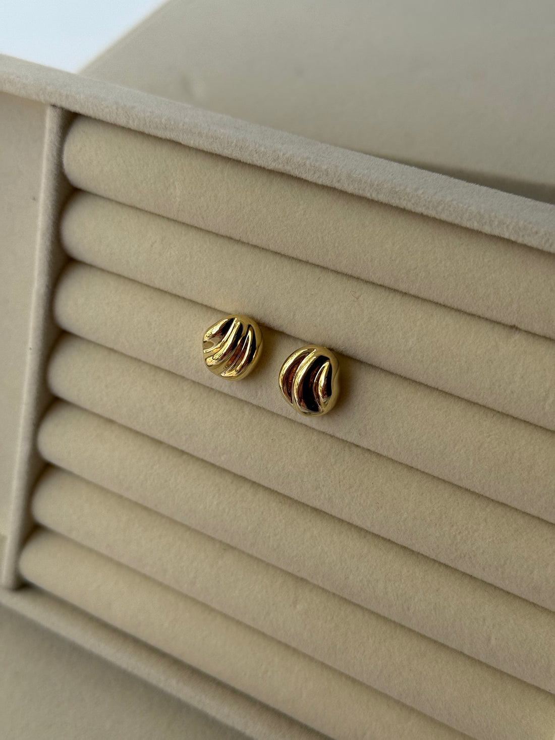 Golden Orbit – Textured Dome Studs