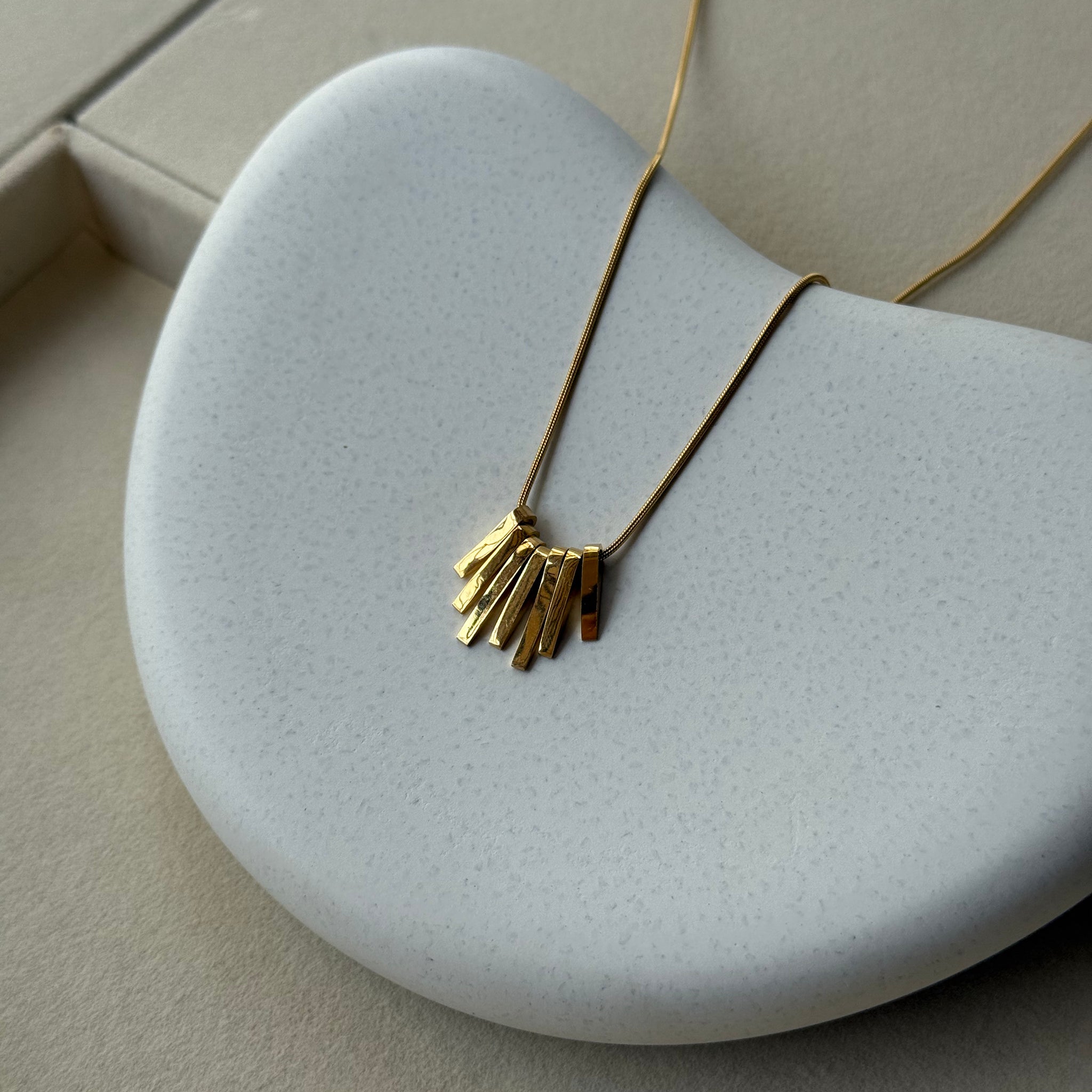 Hanging shed Necklace