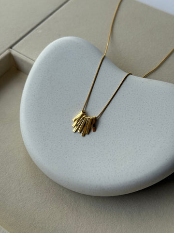 Hanging shed Necklace