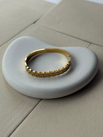 Amara Gleam Bangle Bracelet