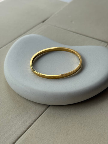 Ovale Rayonne  Bangle Bracelet