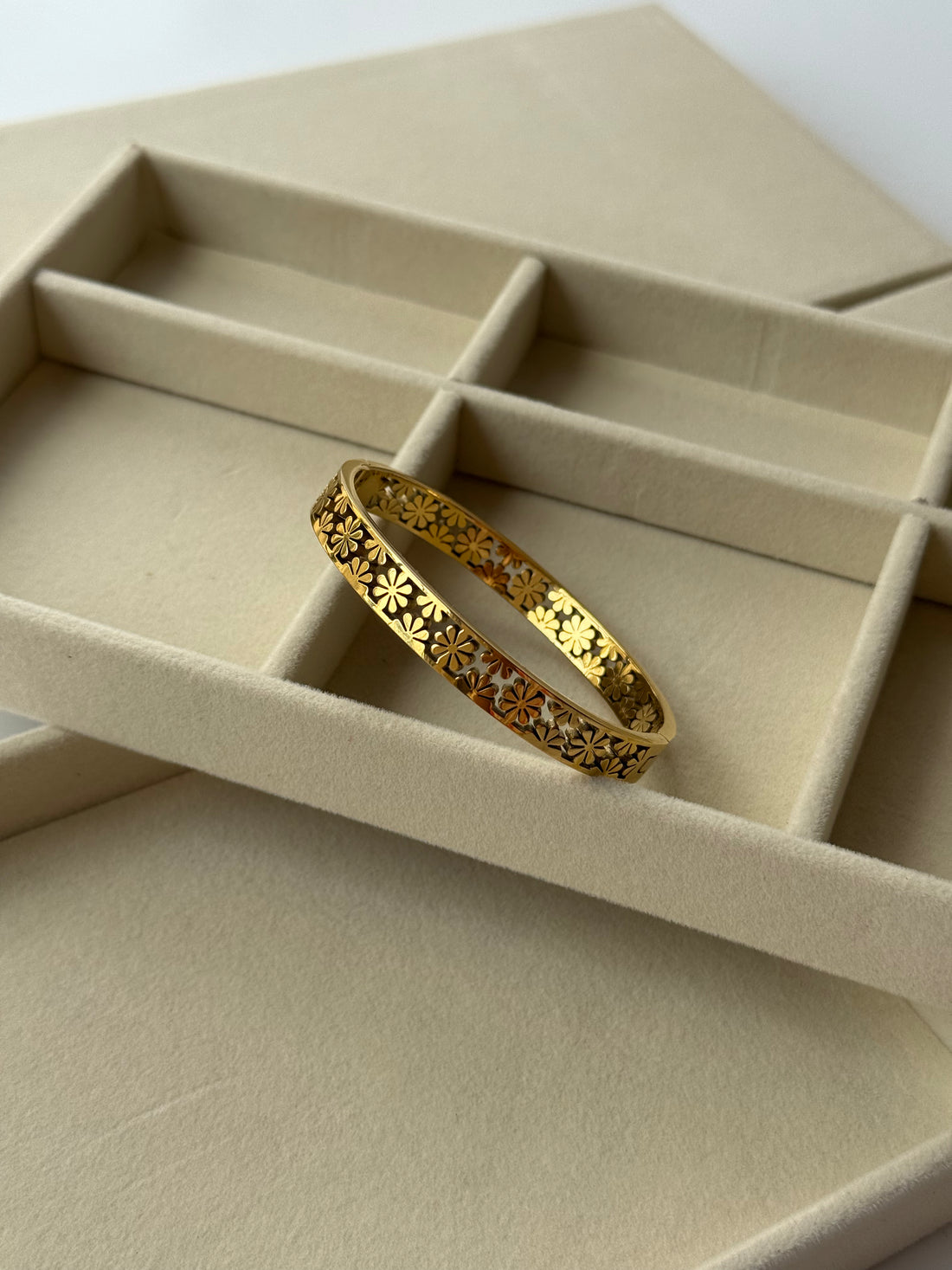 Daisy octet Bangle Bracelet