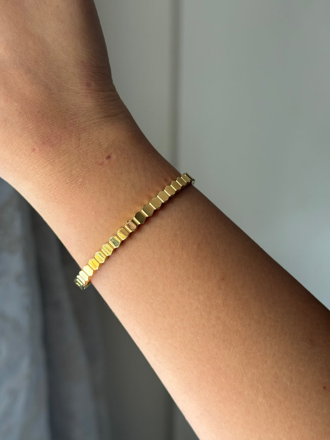 HexaLuxe Gold Bangle