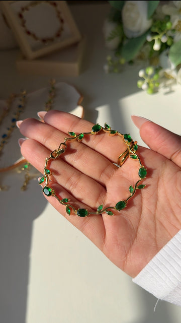 Tulip Charm Bracelet – Green 🌷💚